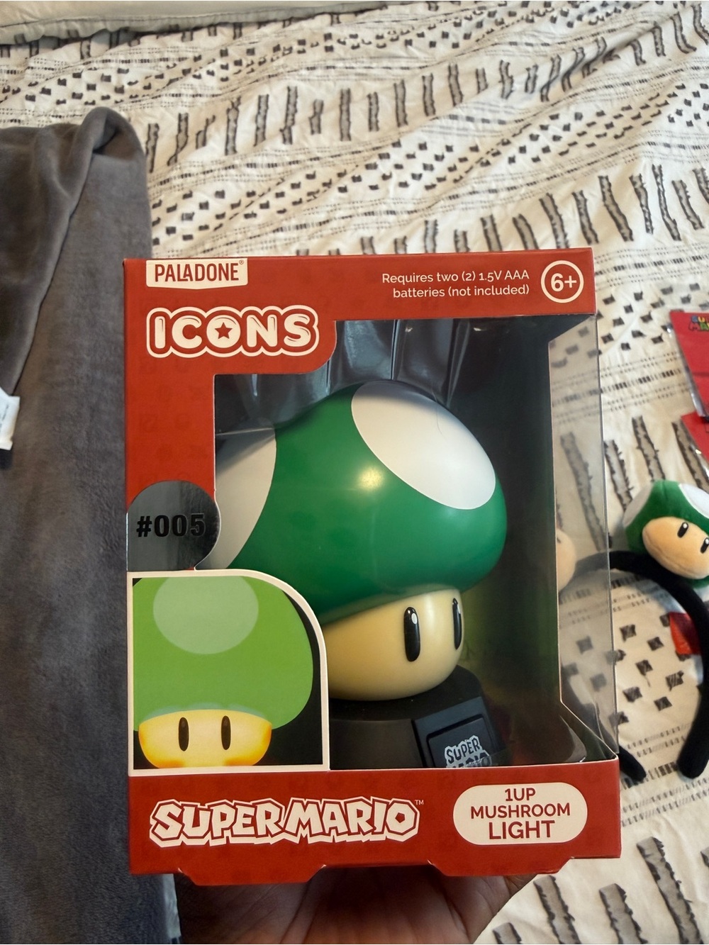 Nintendo Super Mario 1-Up Mushroom Light - Green and White